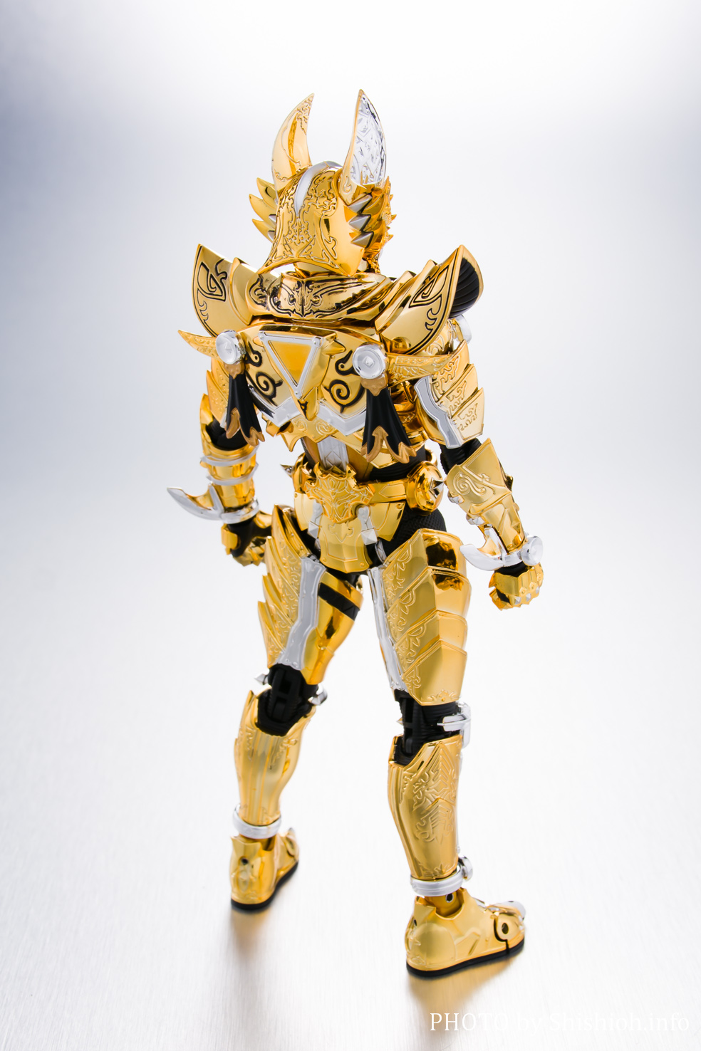 レビュー】 S.H.Figuarts（真骨彫製法） 黄金騎士ガロ（冴島雷牙）