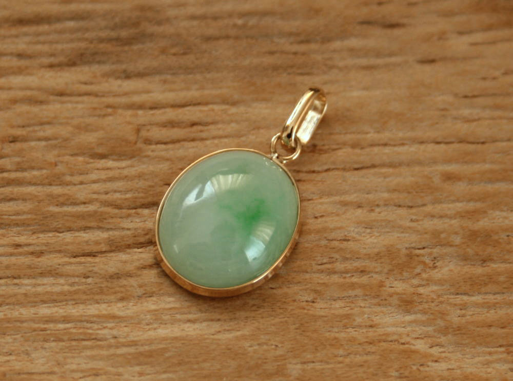 楽天市場】糸魚川翡翠ペンダントトップ P01672 日本ヒスイ鉱業 制作