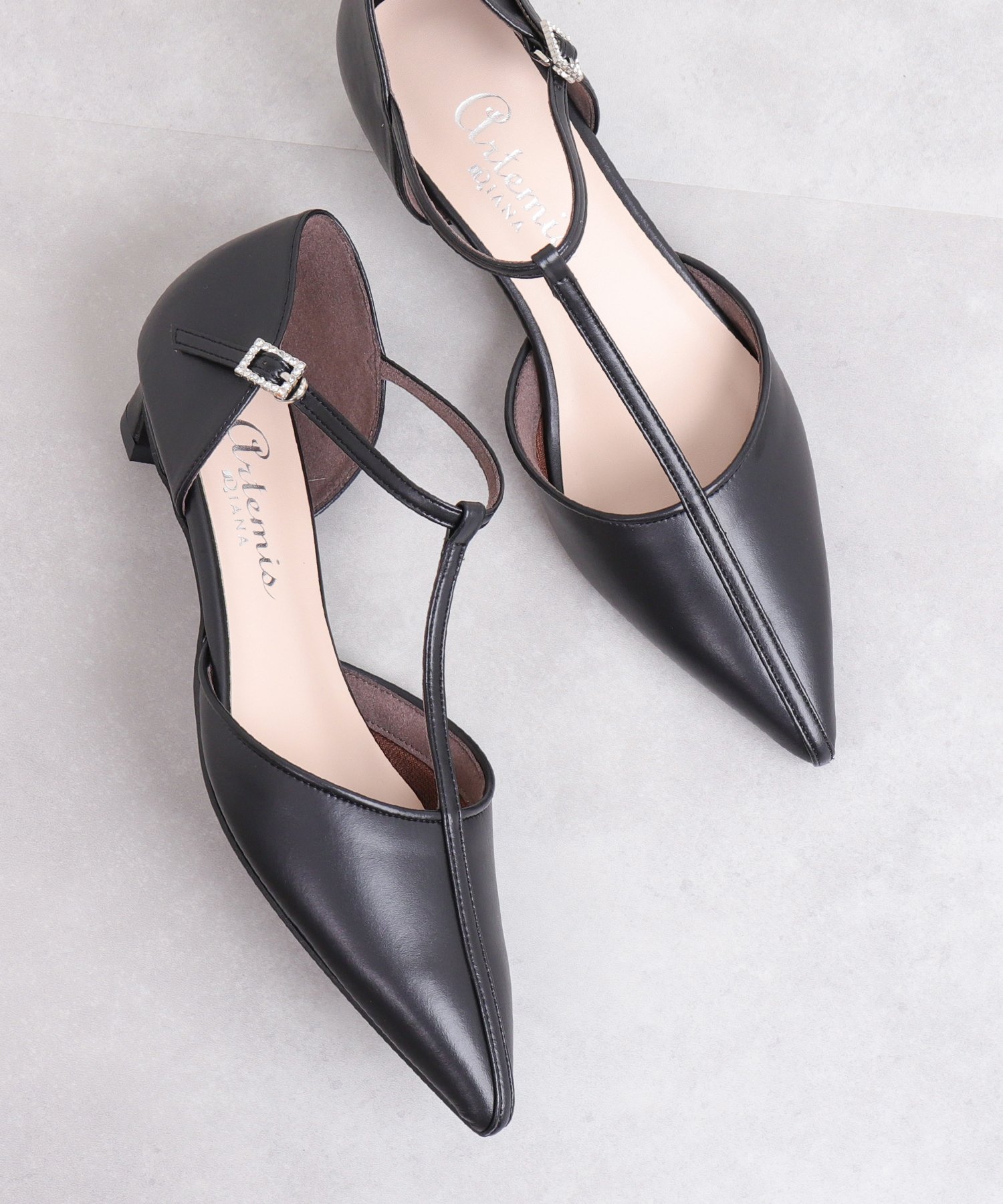 artemis by DIANA｜Tストラップ ポインテッドトゥセパレートパンプス