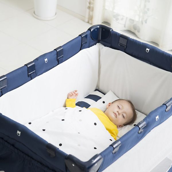 ポータブルベビーベッド おむつ替えテーブル付（ネイビーブルー