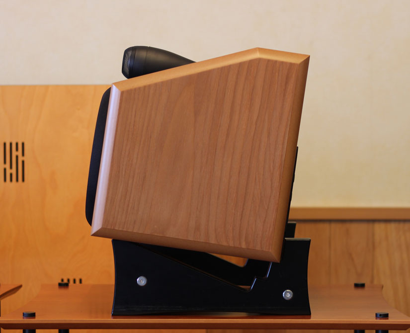 中古品】B&Wのセンタースピーカー、CDM-CNTの中古品の御紹介です！