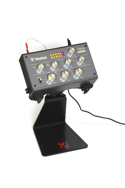 伝説のブランドVestaxから高品質アイソレーターが誕生！DCR-2500Fをご