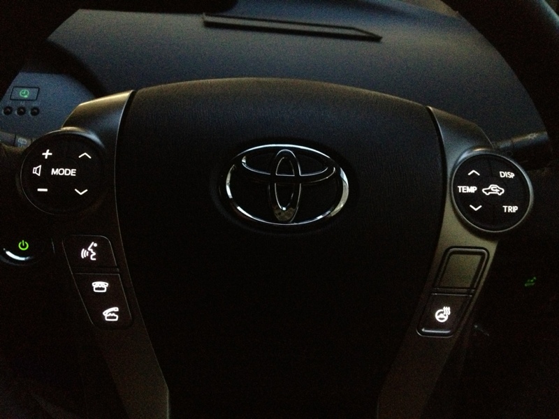 ステアリングスイッチLED打ち替え（トヨタ プリウスPHV・35系）by オガ