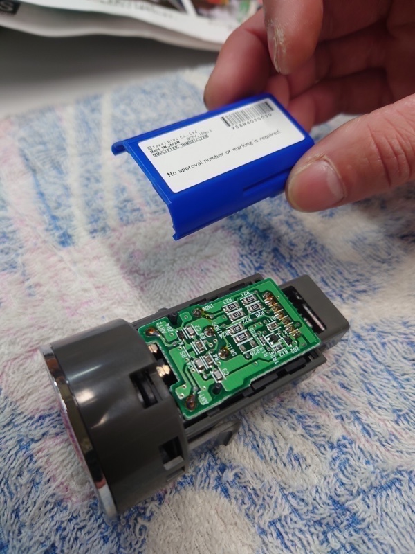 エンジンスタートボタンLED打ち替え😁（トヨタ プリウス G's・30系）by