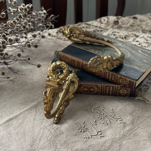 リース模様の真鍮ペアカーテンホルダー（16x12cm） フランス