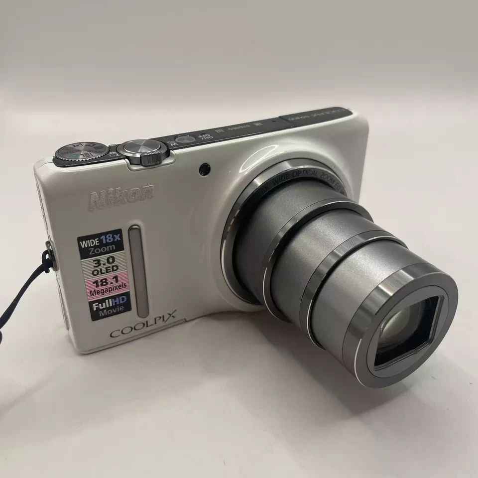 Nikon COOLPIX S9400 18.1MP Digital Camera 18x Optical Zoom - 90