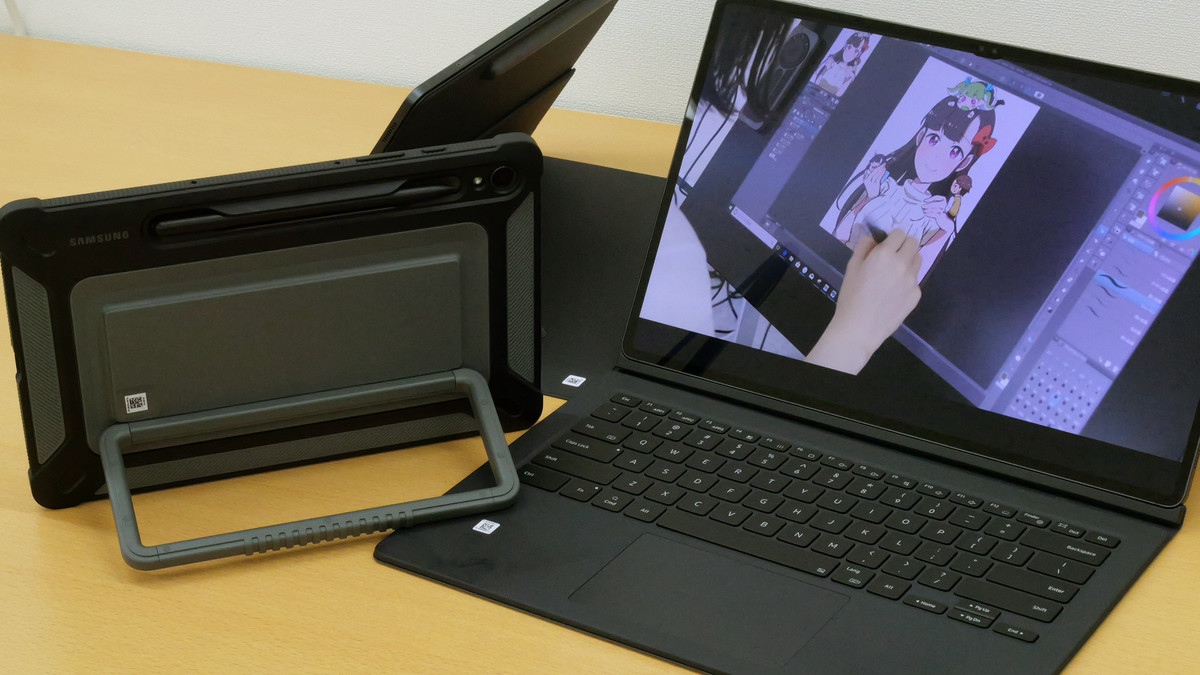 キーボード付きやアウトドア目的などさまざまな種類が用意された