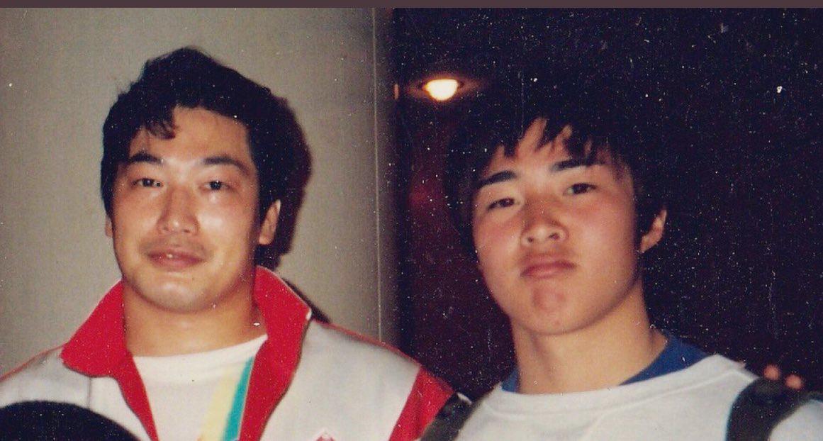 24年前、まだ若い頃の小橋健太と棚橋弘至が一緒に写っている写真。小橋