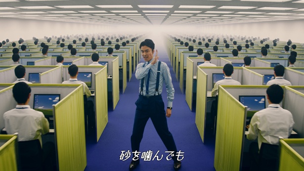 長谷川博己がミュージカルCMに初挑戦！華麗な踊り＆歌に視線くぎ付け