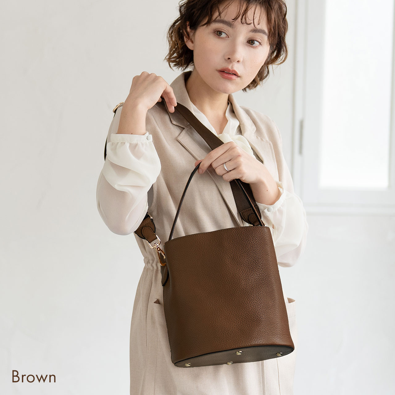 mieno（ミエノ） ＜爆買＞ショルダーバッグ 縦型 レディース 斜めがけ