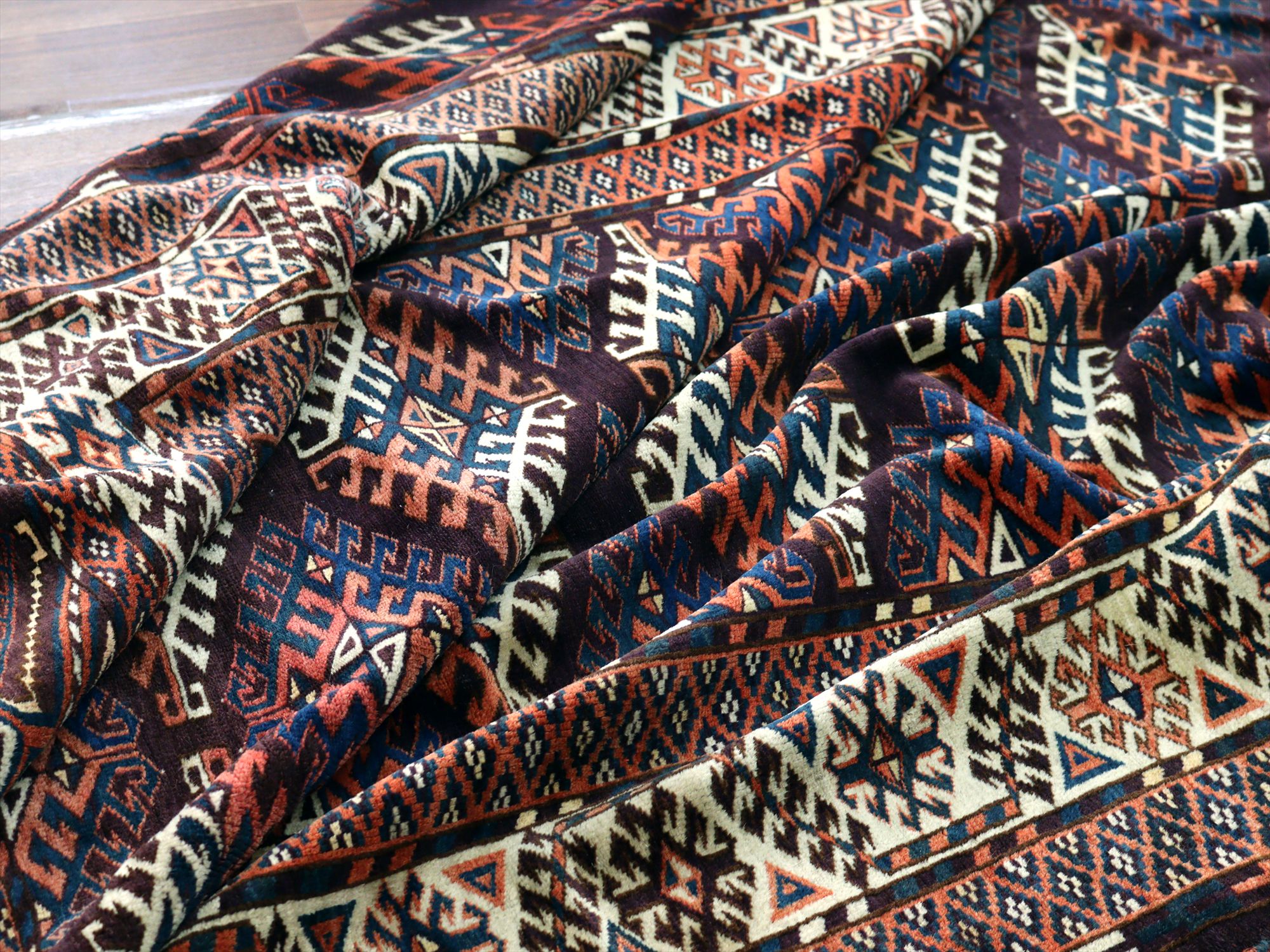 キリムスタイル / トライバルラグ 部族絨毯 手織り 282×203cm