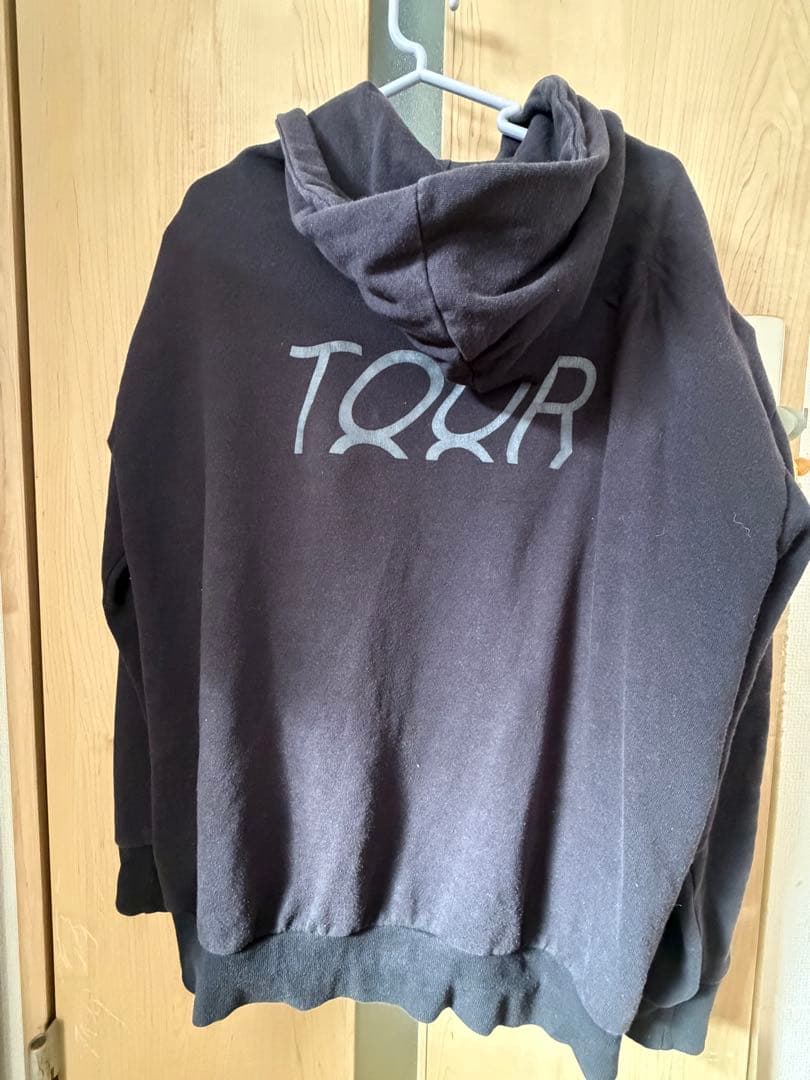 BTS LOVE YOURSELFとBTS MOS TOURのパーカー2枚セット - メルカリ