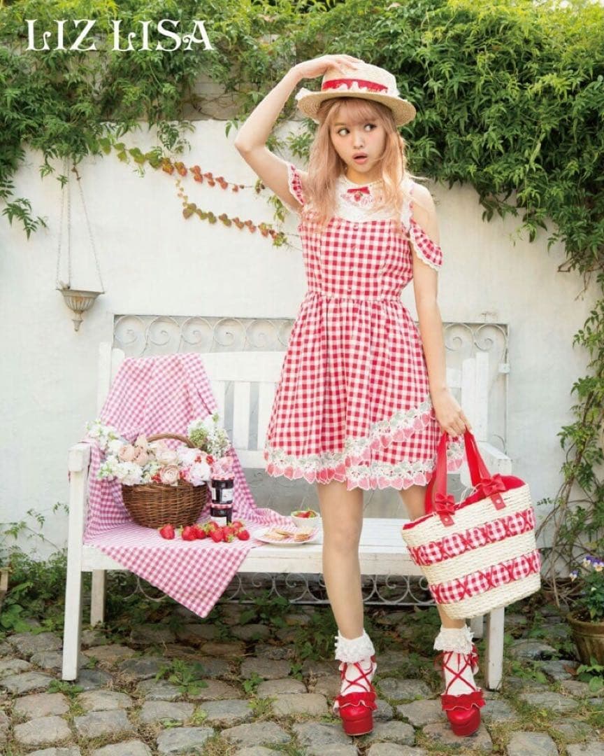 LIZLISAリズリサ ストロベリーギンガムチェックワンピース 赤いちご柄