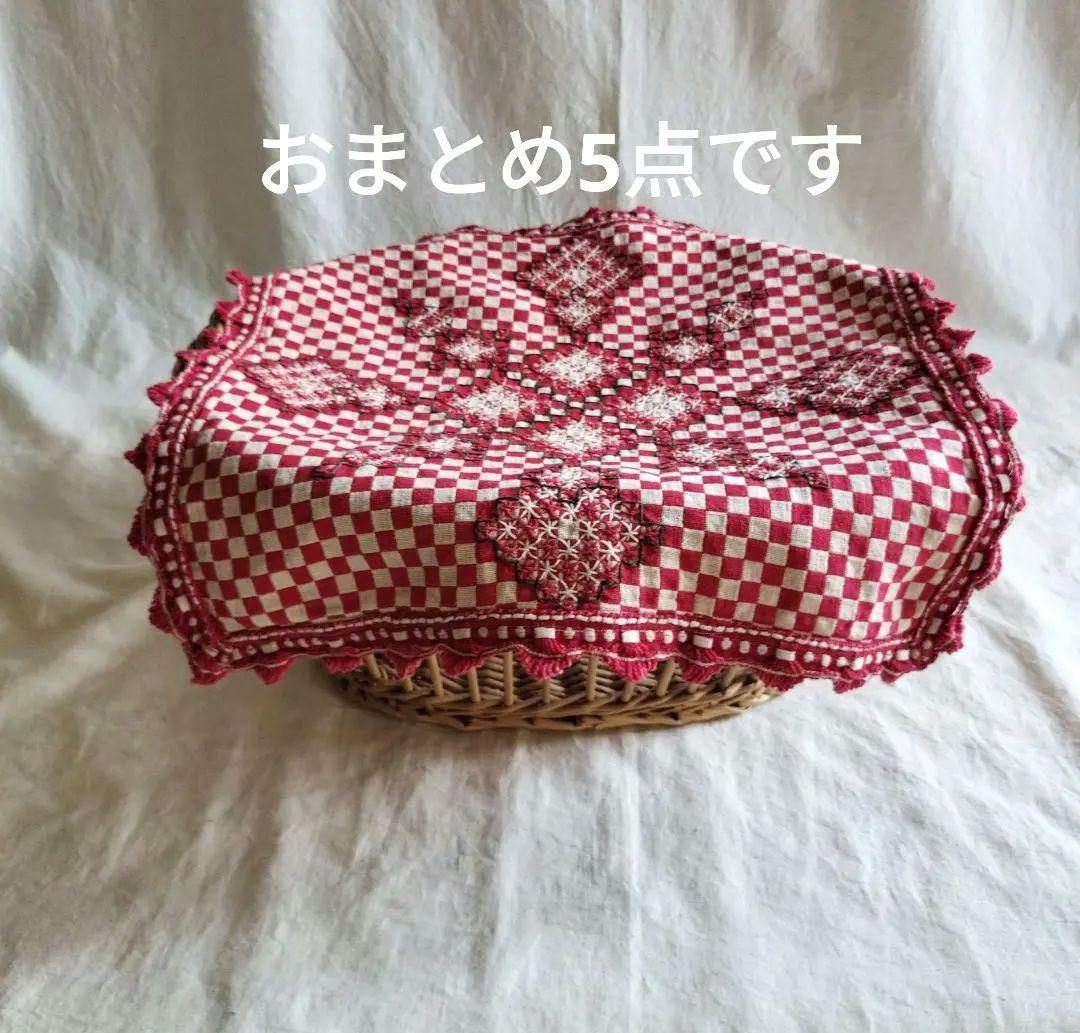 【roseさま】東欧　アンティーク　Red刺繍 トランシルバニアのイーラーショシュ赤の刺繍のリネンクロス39×37cm ge