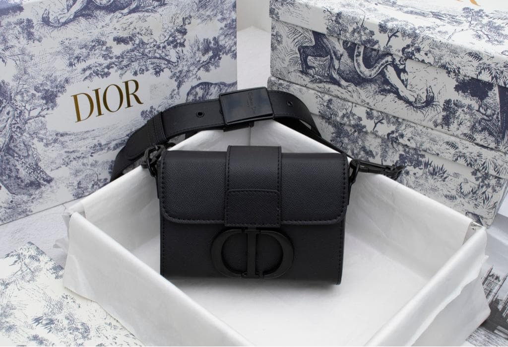 大人気！ブラック メッセンジャーバッグ ショルダーバッグ 大容量ポリエステルメッセンジャーバッグ メンズ