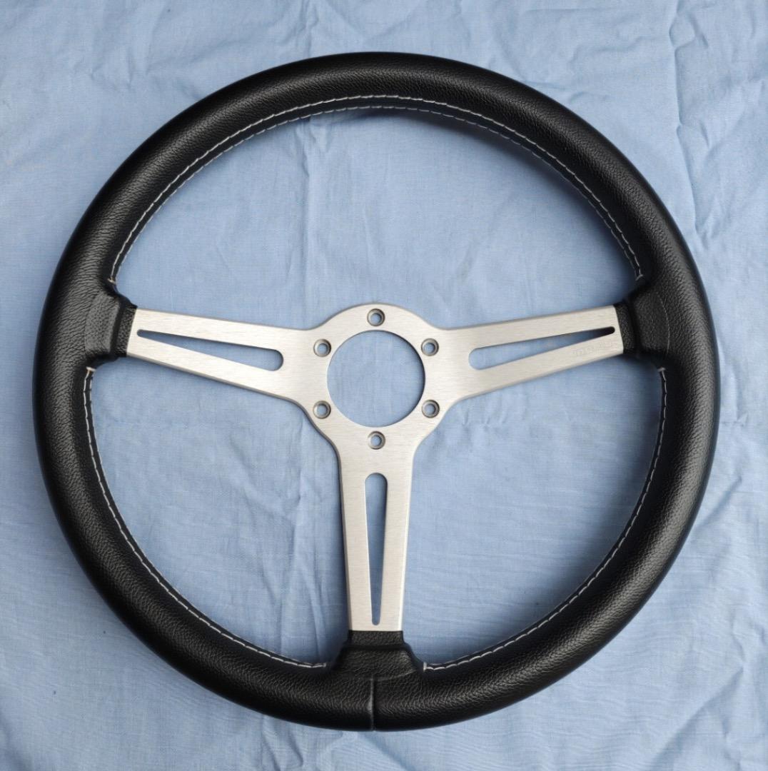 MOMO ステアリング　レトロ　RETRO　R-30 RETRO （R-30)