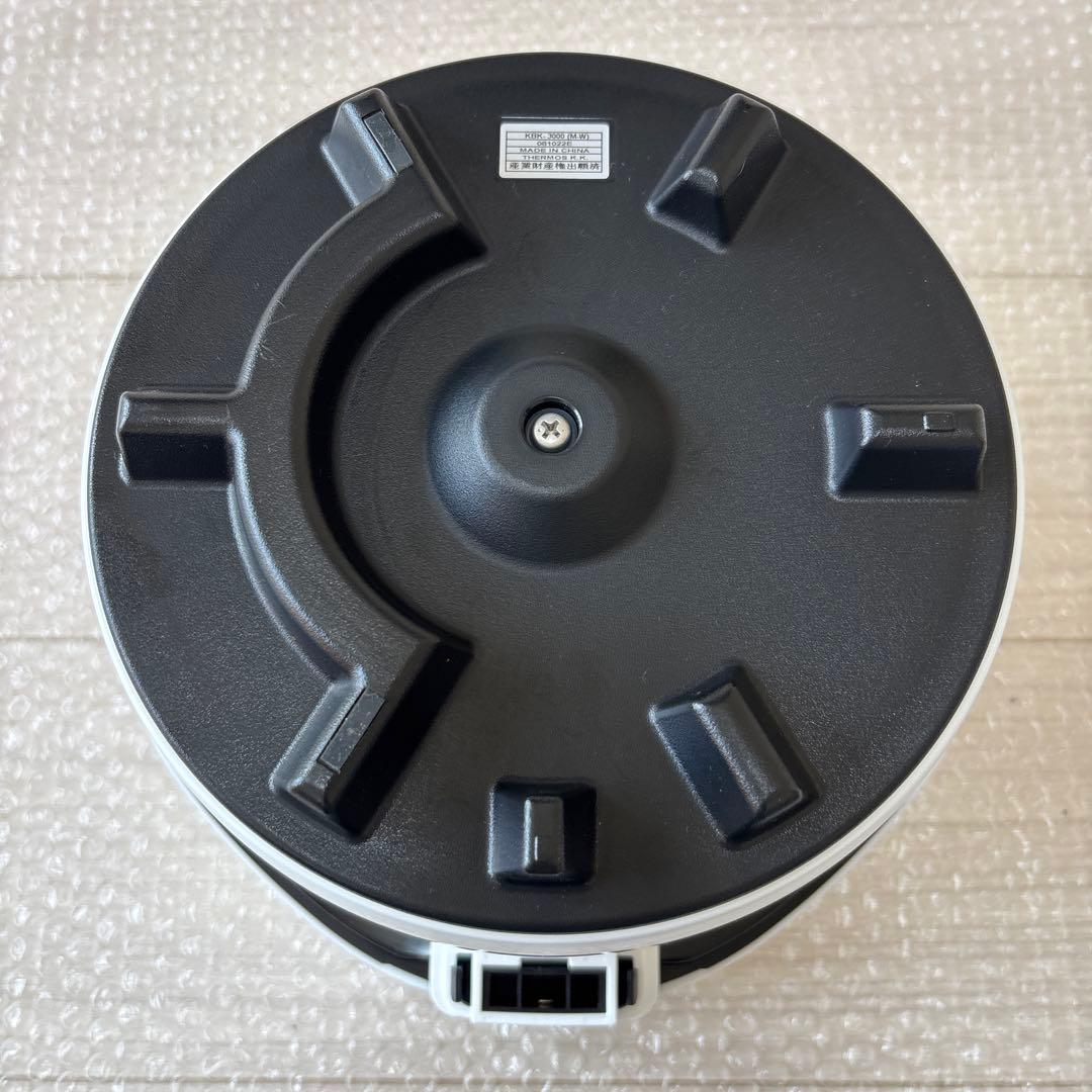 未使用品　サーモス KBK-3000 ホワイト　シャトルシェフ 3.0L