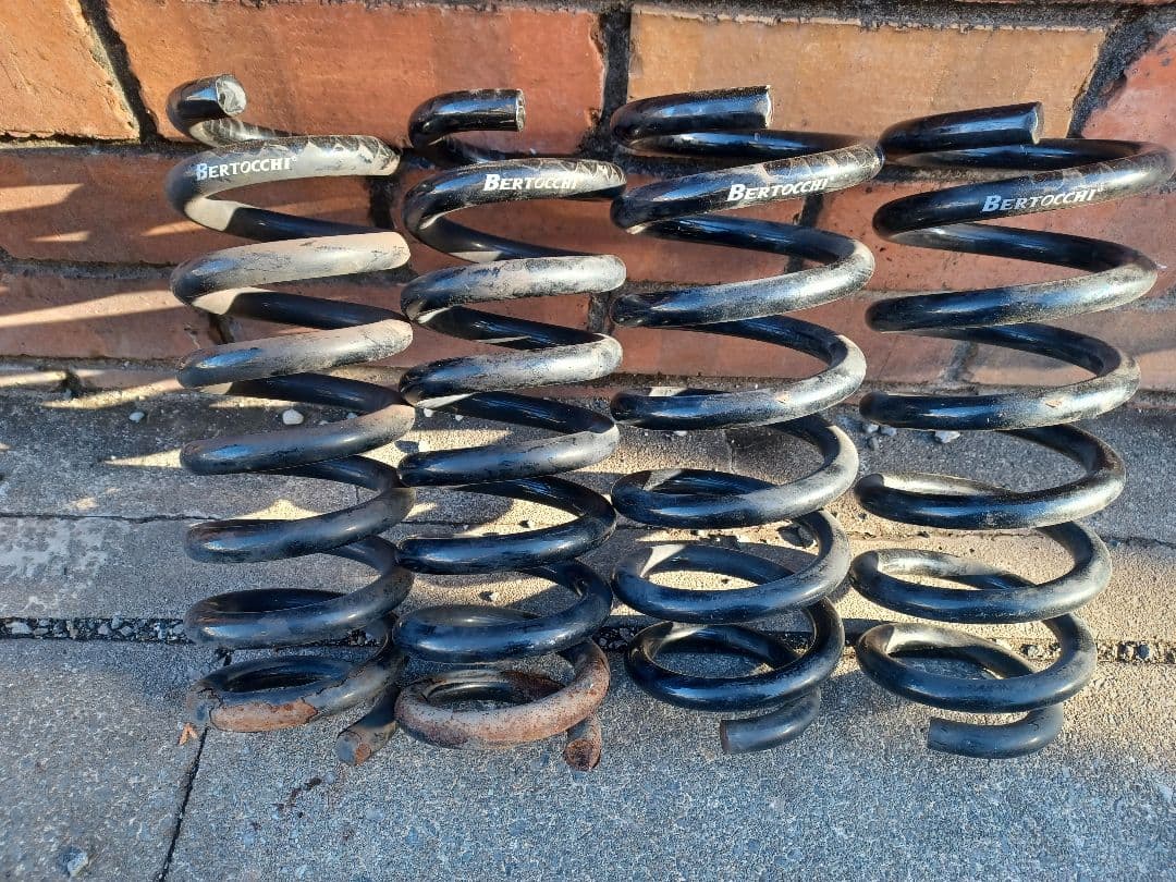 マセラティ ギブリ 2WD ベルトッキ BERTOCCHI ダウンサス マセラティ専門店！ミラコラーレ